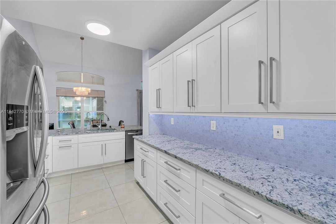 En Venta: $729,900 (4 camas, 3 baños, 2474 Pies cuadrados)