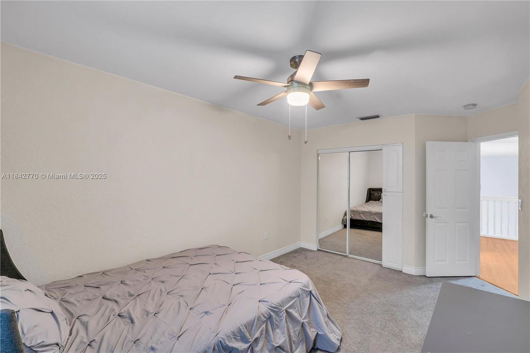 En Venta: $729,900 (4 camas, 3 baños, 2474 Pies cuadrados)