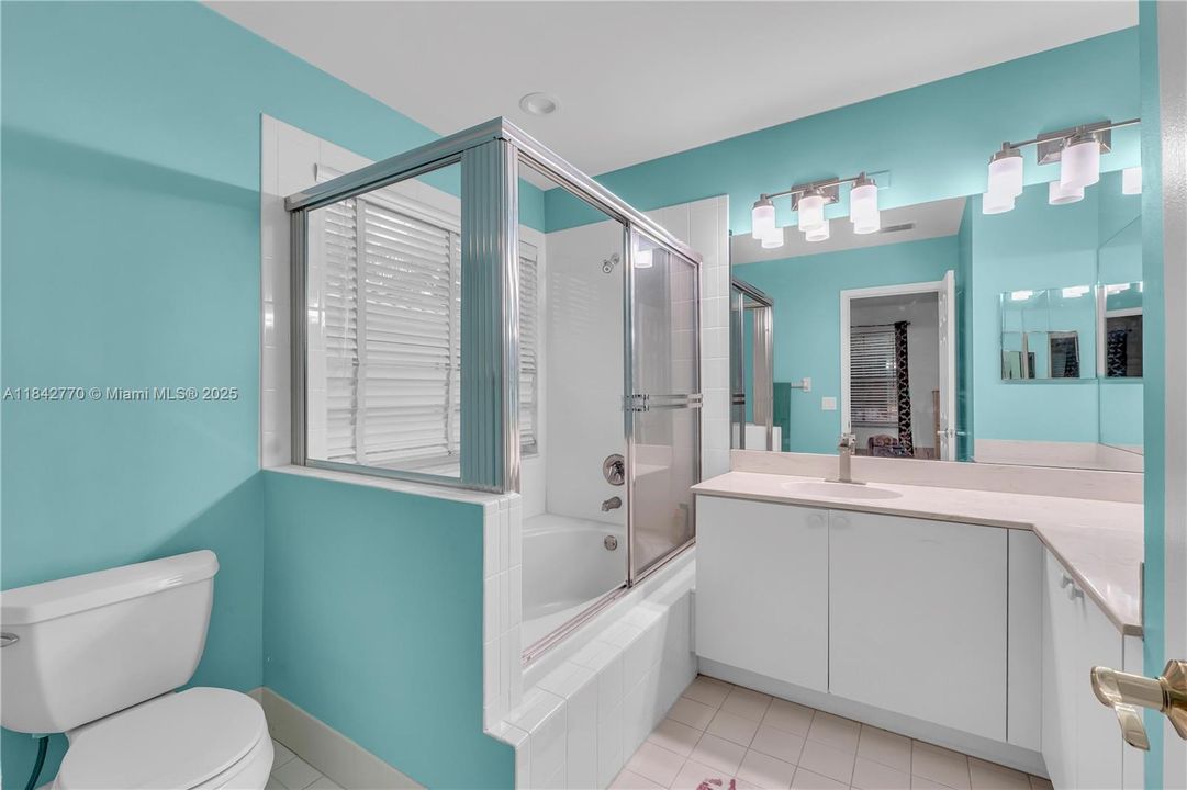 En Venta: $729,900 (4 camas, 3 baños, 2474 Pies cuadrados)