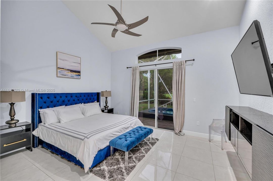 En Venta: $729,900 (4 camas, 3 baños, 2474 Pies cuadrados)