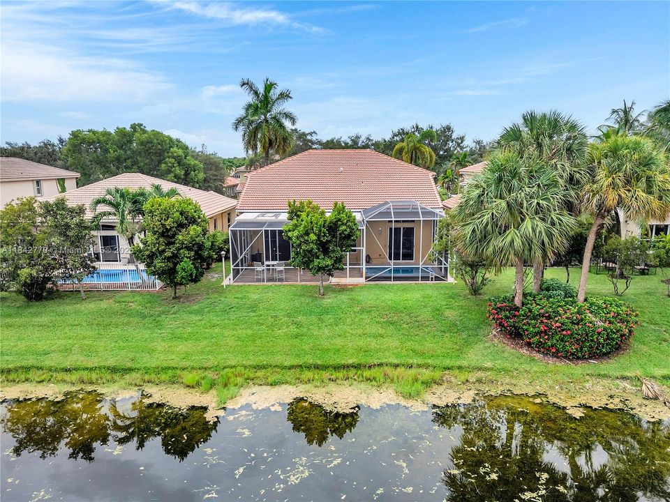 En Venta: $729,900 (4 camas, 3 baños, 2474 Pies cuadrados)