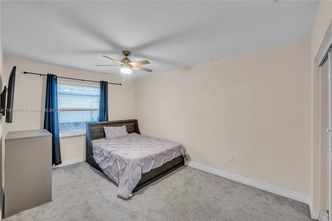 En Venta: $729,900 (4 camas, 3 baños, 2474 Pies cuadrados)