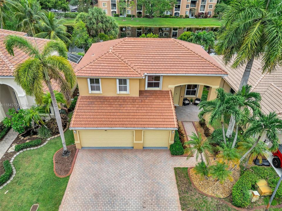 En Venta: $729,900 (4 camas, 3 baños, 2474 Pies cuadrados)