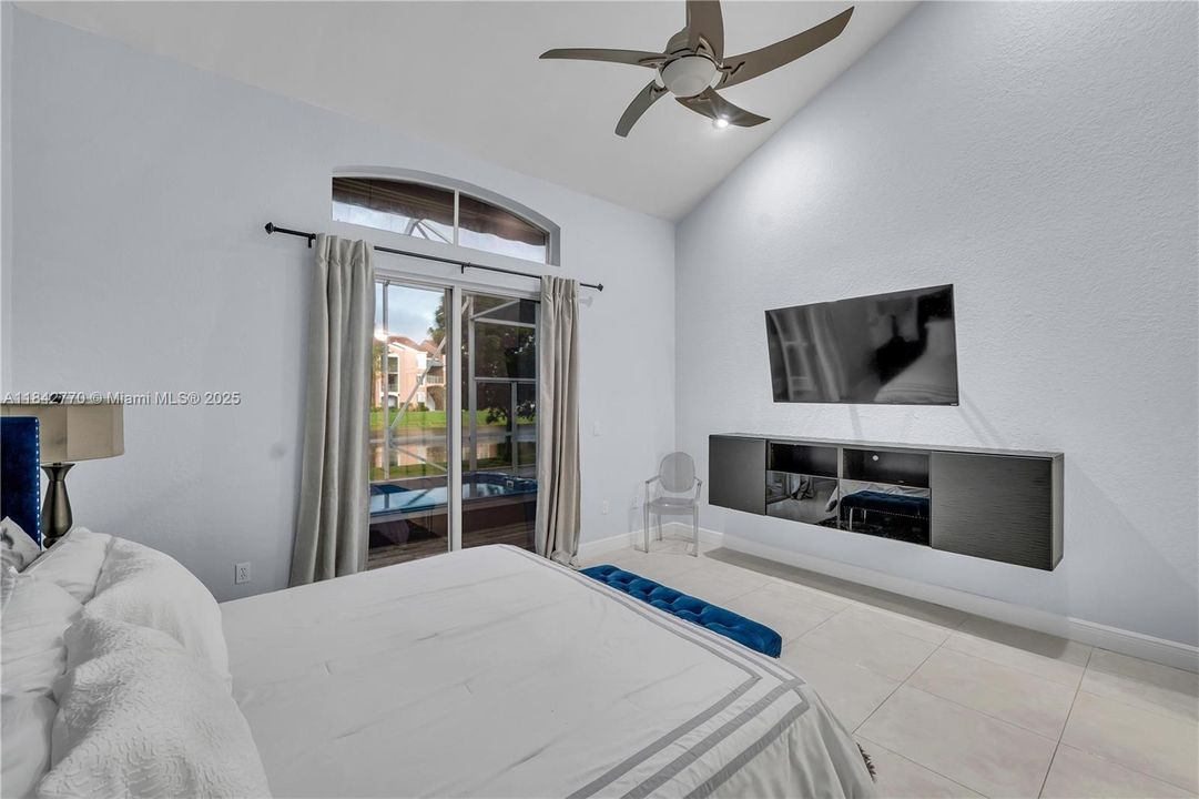 En Venta: $729,900 (4 camas, 3 baños, 2474 Pies cuadrados)