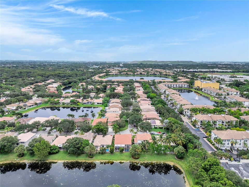 En Venta: $729,900 (4 camas, 3 baños, 2474 Pies cuadrados)