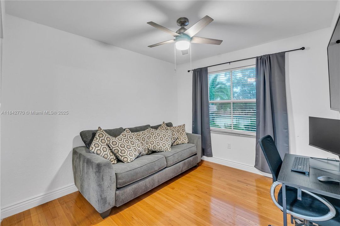 En Venta: $729,900 (4 camas, 3 baños, 2474 Pies cuadrados)