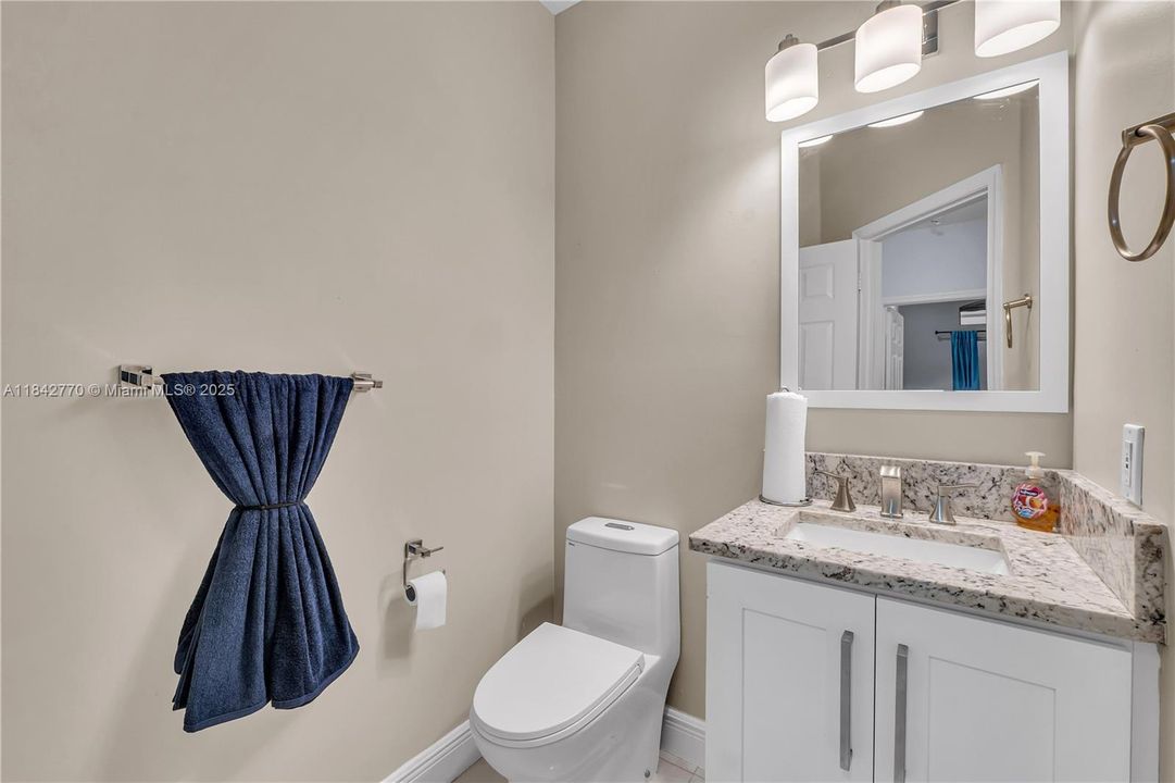 En Venta: $729,900 (4 camas, 3 baños, 2474 Pies cuadrados)