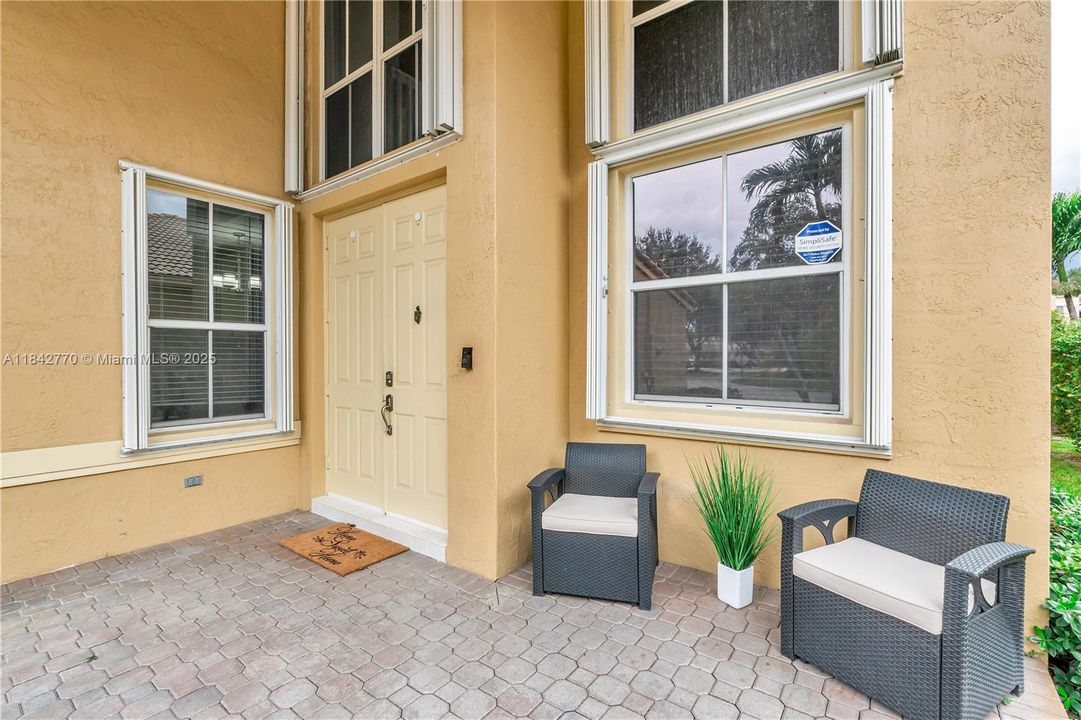 En Venta: $729,900 (4 camas, 3 baños, 2474 Pies cuadrados)