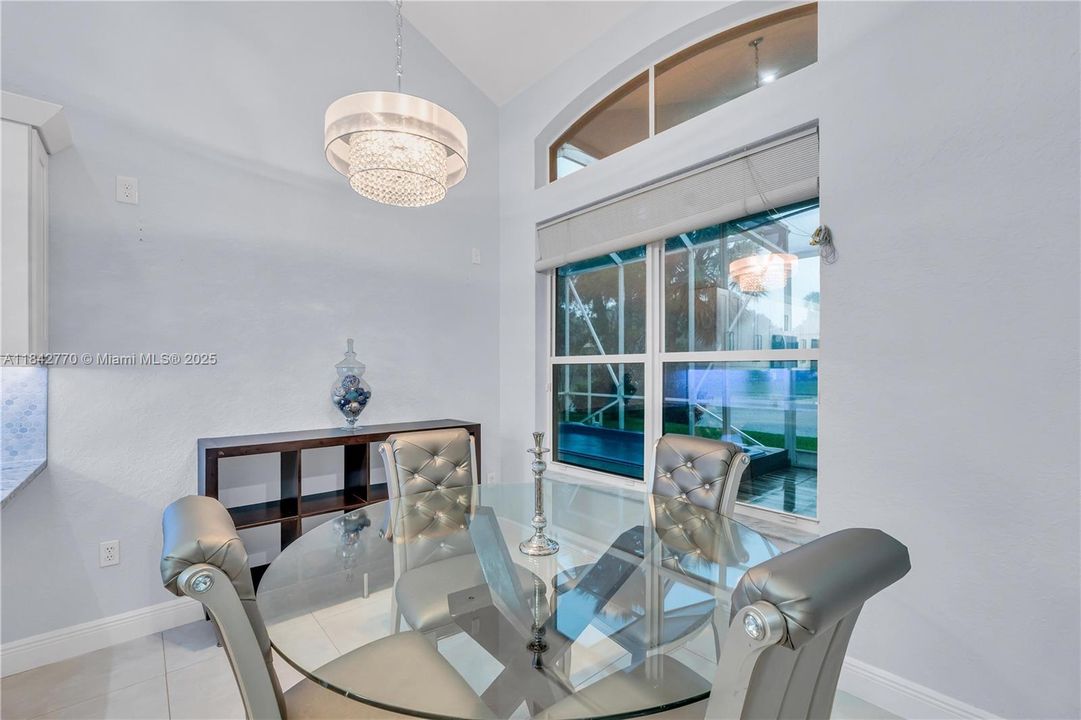 En Venta: $729,900 (4 camas, 3 baños, 2474 Pies cuadrados)