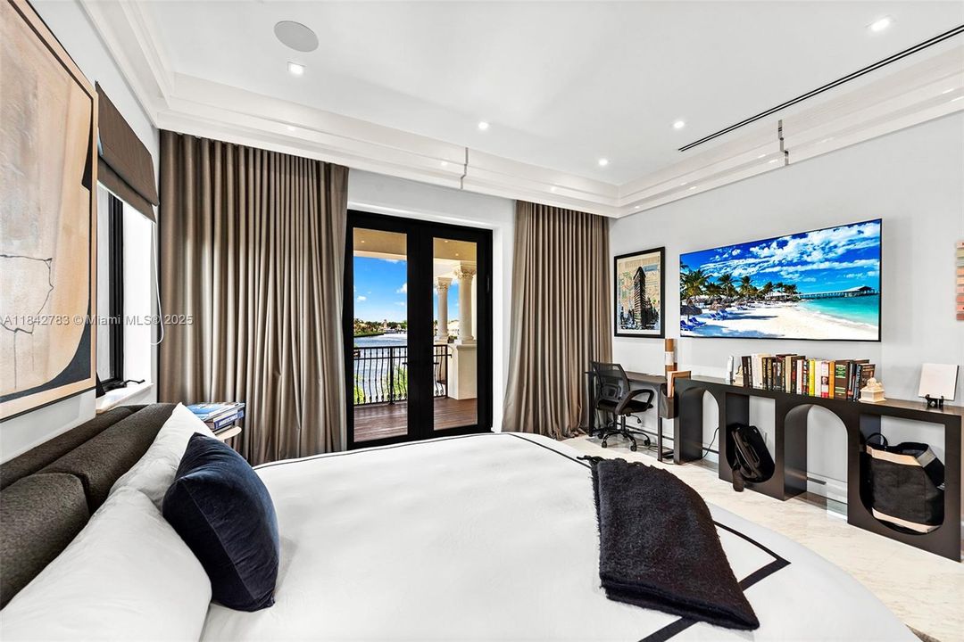 For Sale: $29,995,000 (8 beds, 9 baths, 8353 Square Feet)