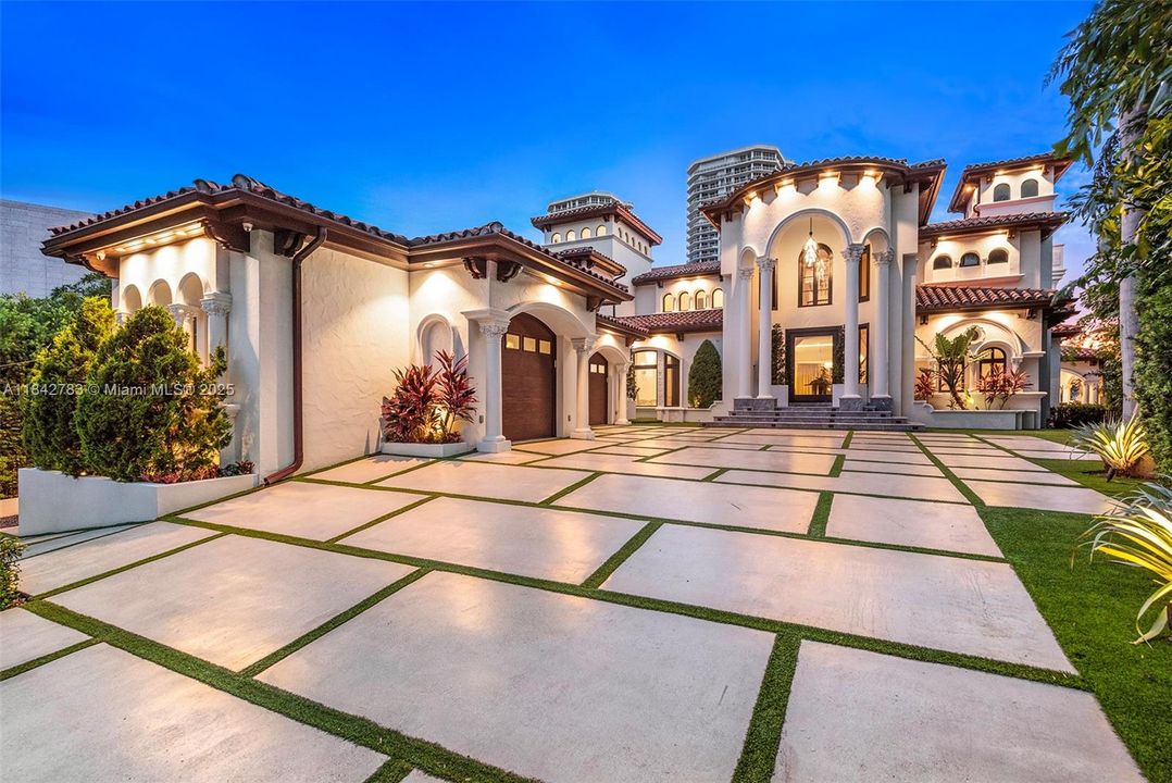 For Sale: $29,995,000 (8 beds, 9 baths, 8353 Square Feet)