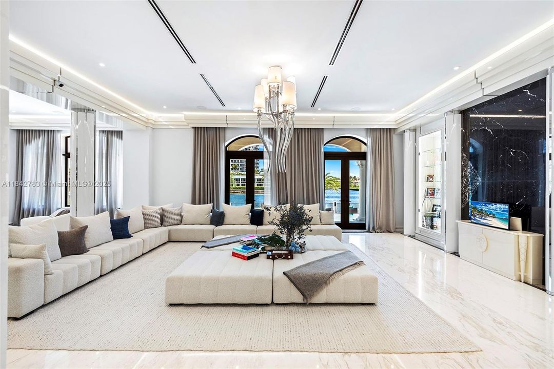 For Sale: $29,995,000 (8 beds, 9 baths, 8353 Square Feet)