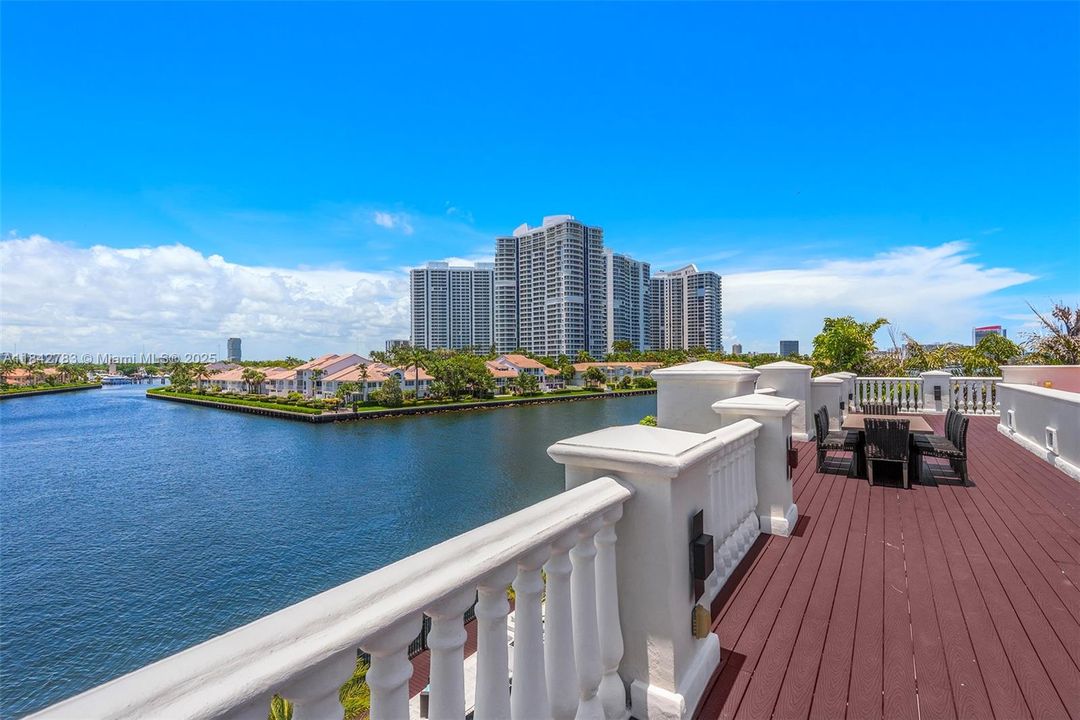 For Sale: $29,995,000 (8 beds, 9 baths, 8353 Square Feet)