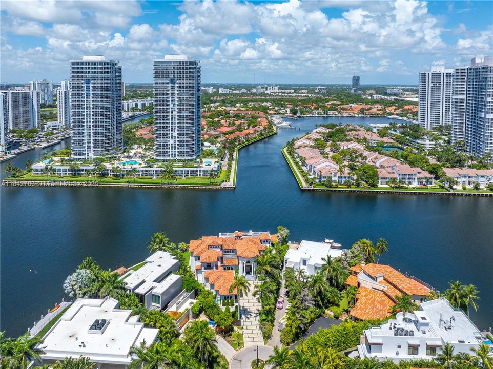 For Sale: $29,995,000 (8 beds, 9 baths, 8353 Square Feet)