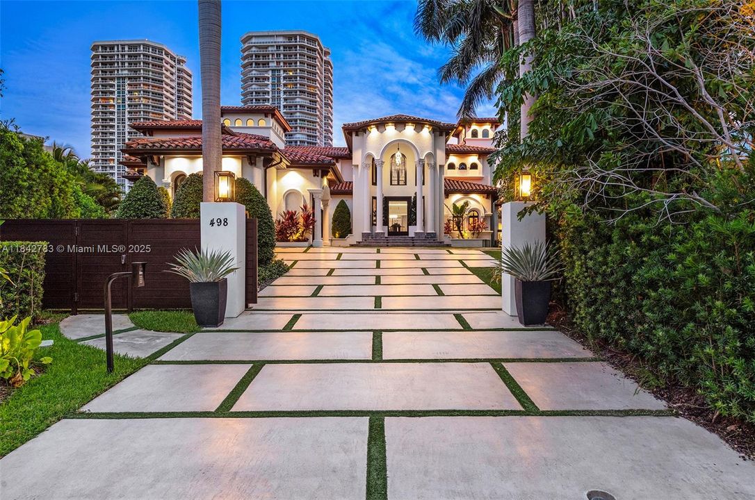 For Sale: $29,995,000 (8 beds, 9 baths, 8353 Square Feet)