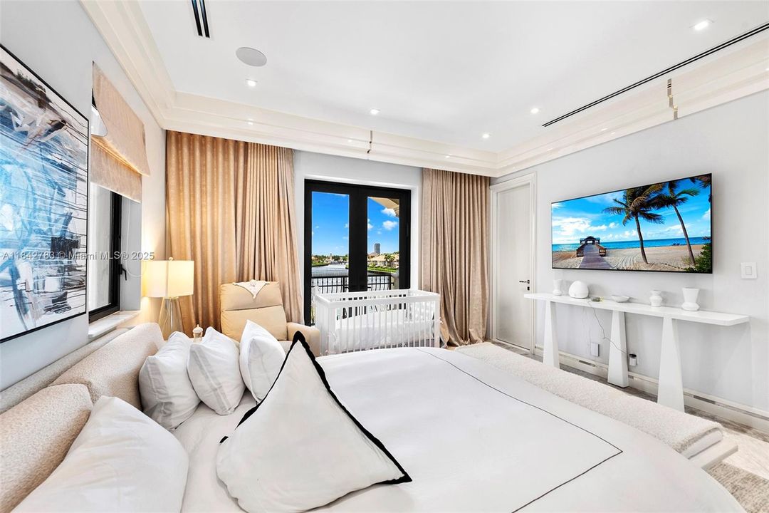 For Sale: $29,995,000 (8 beds, 9 baths, 8353 Square Feet)