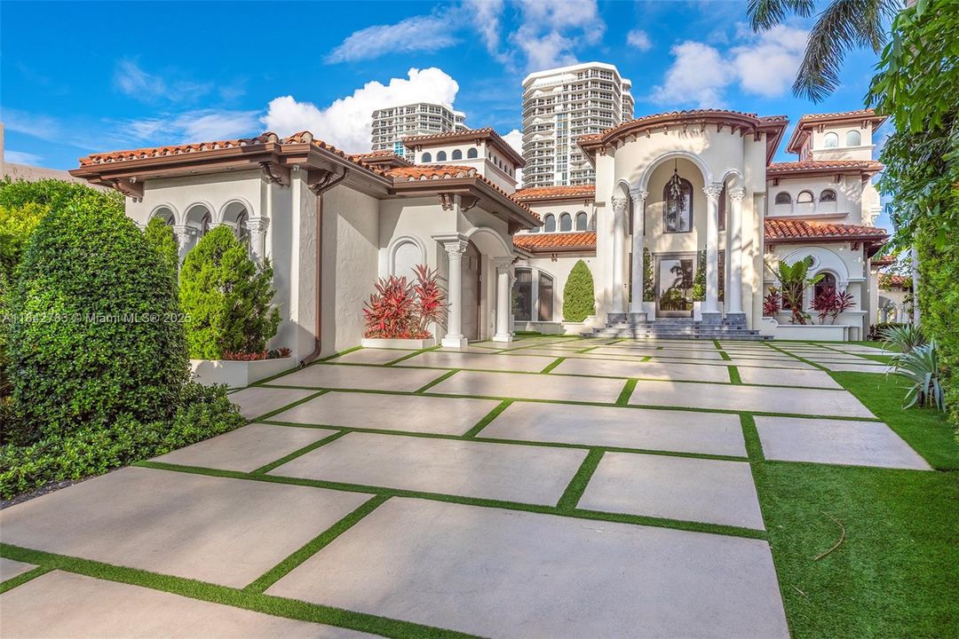 For Sale: $29,995,000 (8 beds, 9 baths, 8353 Square Feet)