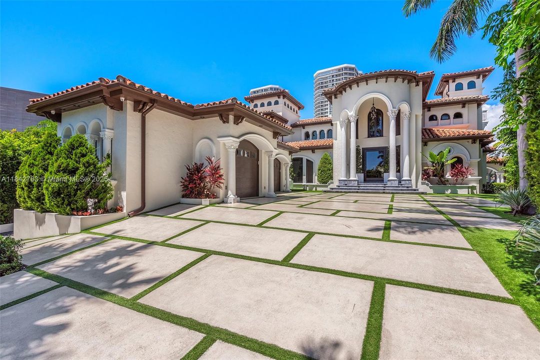 For Sale: $29,995,000 (8 beds, 9 baths, 8353 Square Feet)