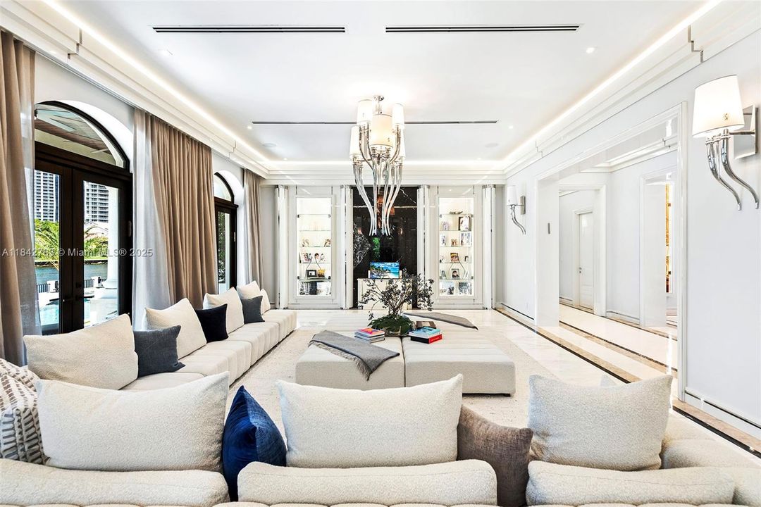 For Sale: $29,995,000 (8 beds, 9 baths, 8353 Square Feet)