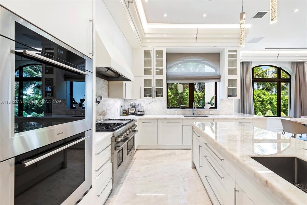 For Sale: $29,995,000 (8 beds, 9 baths, 8353 Square Feet)