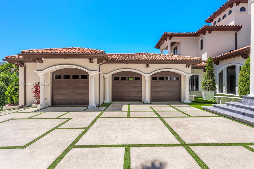 For Sale: $29,995,000 (8 beds, 9 baths, 8353 Square Feet)