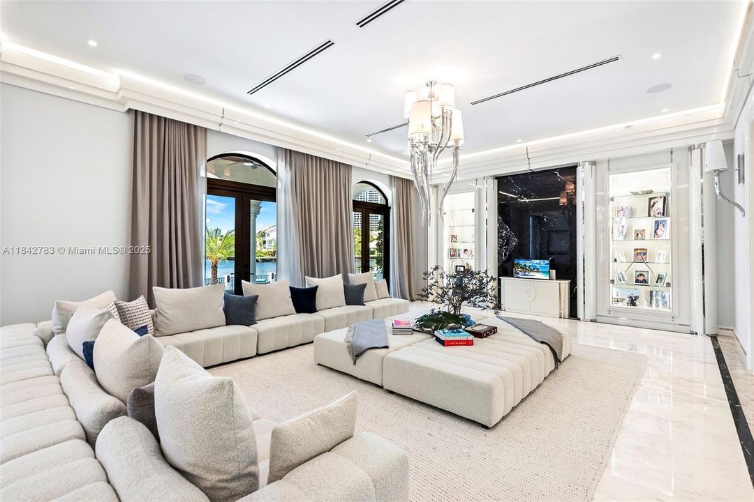 For Sale: $29,995,000 (8 beds, 9 baths, 8353 Square Feet)