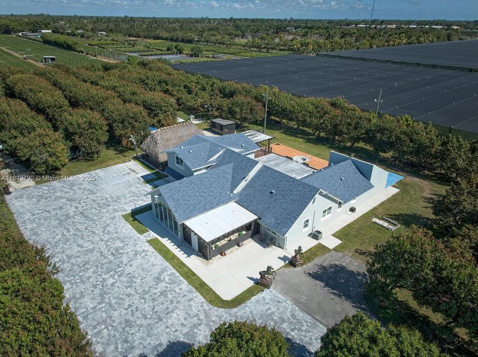 最近售出: $4,550,000 (7 贝兹, 4 浴室, 3079 平方英尺)