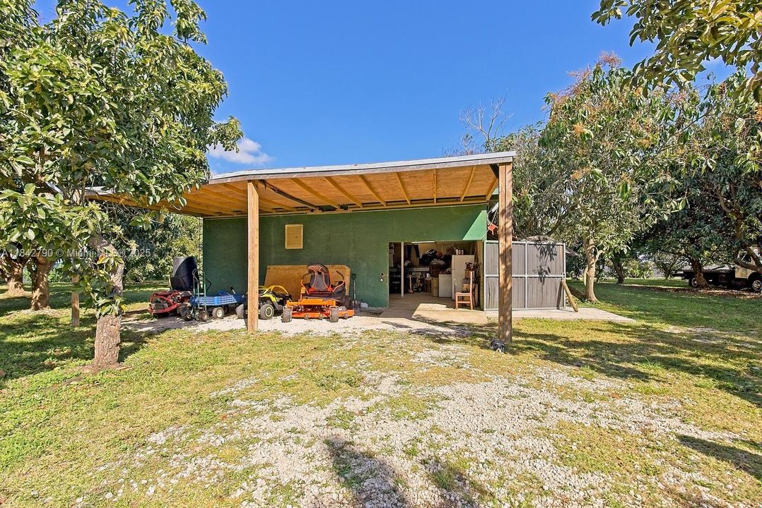 最近售出: $4,550,000 (7 贝兹, 4 浴室, 3079 平方英尺)