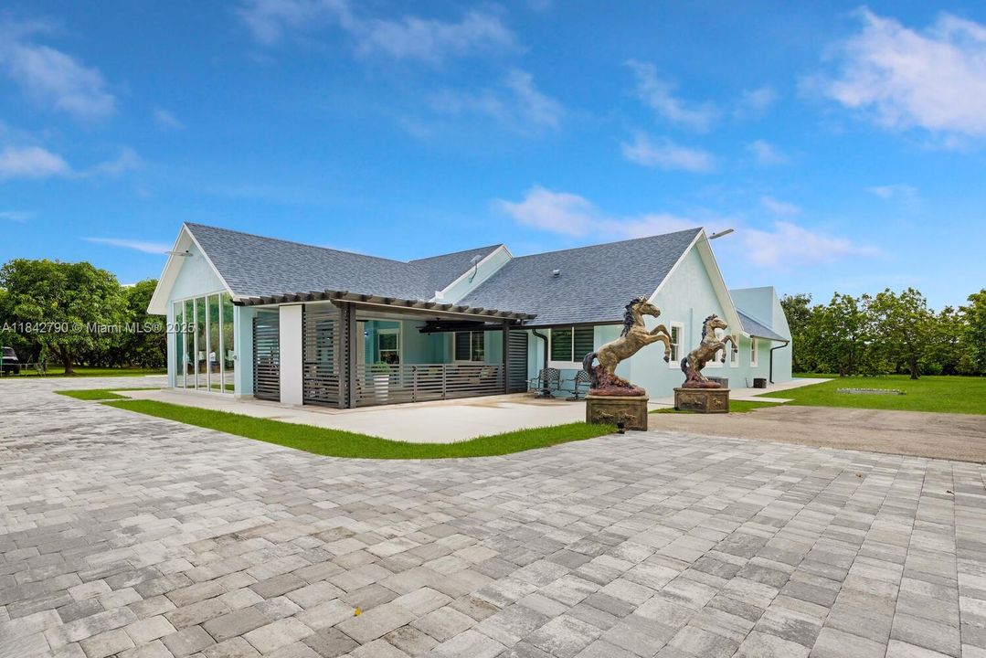 最近售出: $4,550,000 (7 贝兹, 4 浴室, 3079 平方英尺)