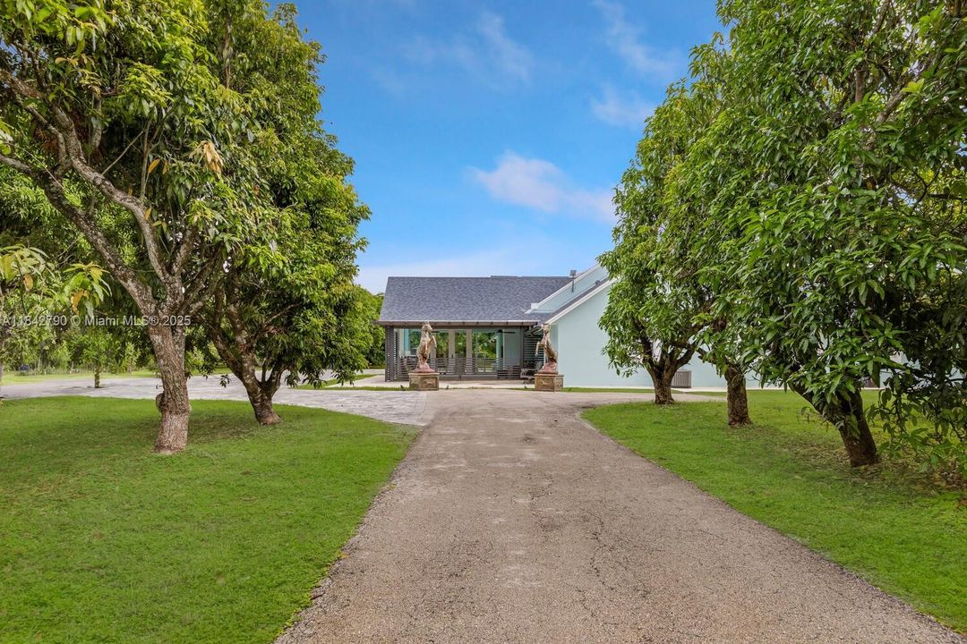 最近售出: $4,550,000 (7 贝兹, 4 浴室, 3079 平方英尺)