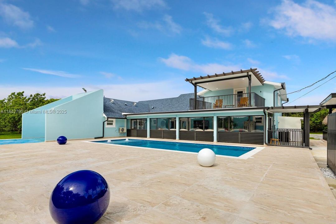 最近售出: $4,550,000 (7 贝兹, 4 浴室, 3079 平方英尺)