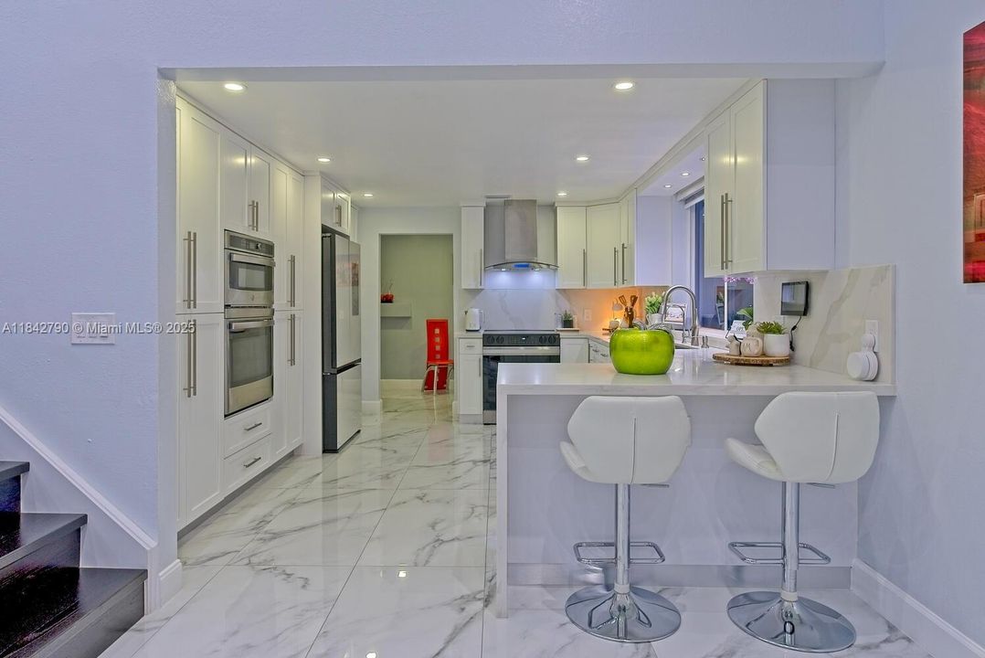 最近售出: $4,550,000 (7 贝兹, 4 浴室, 3079 平方英尺)