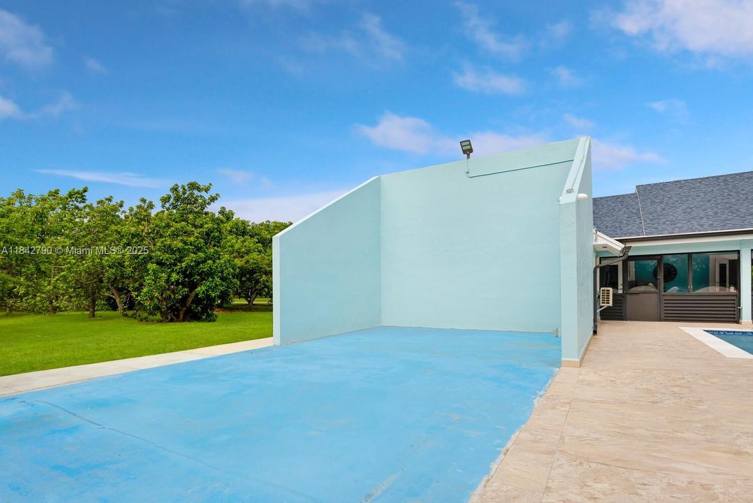 最近售出: $4,550,000 (7 贝兹, 4 浴室, 3079 平方英尺)