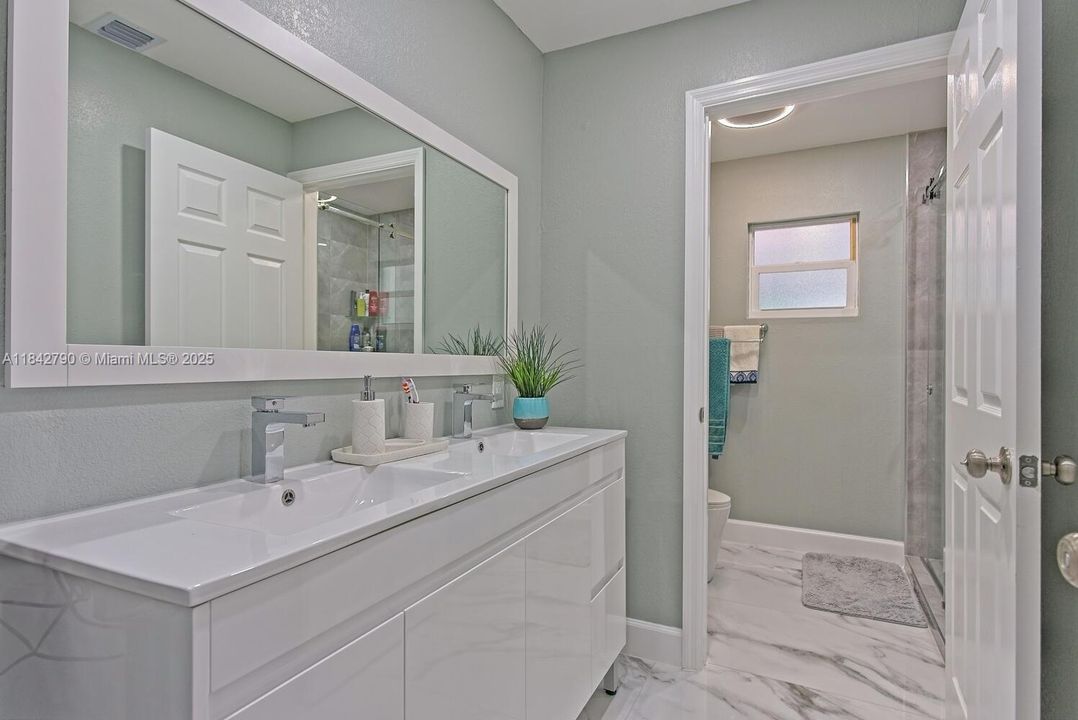 最近售出: $4,550,000 (7 贝兹, 4 浴室, 3079 平方英尺)