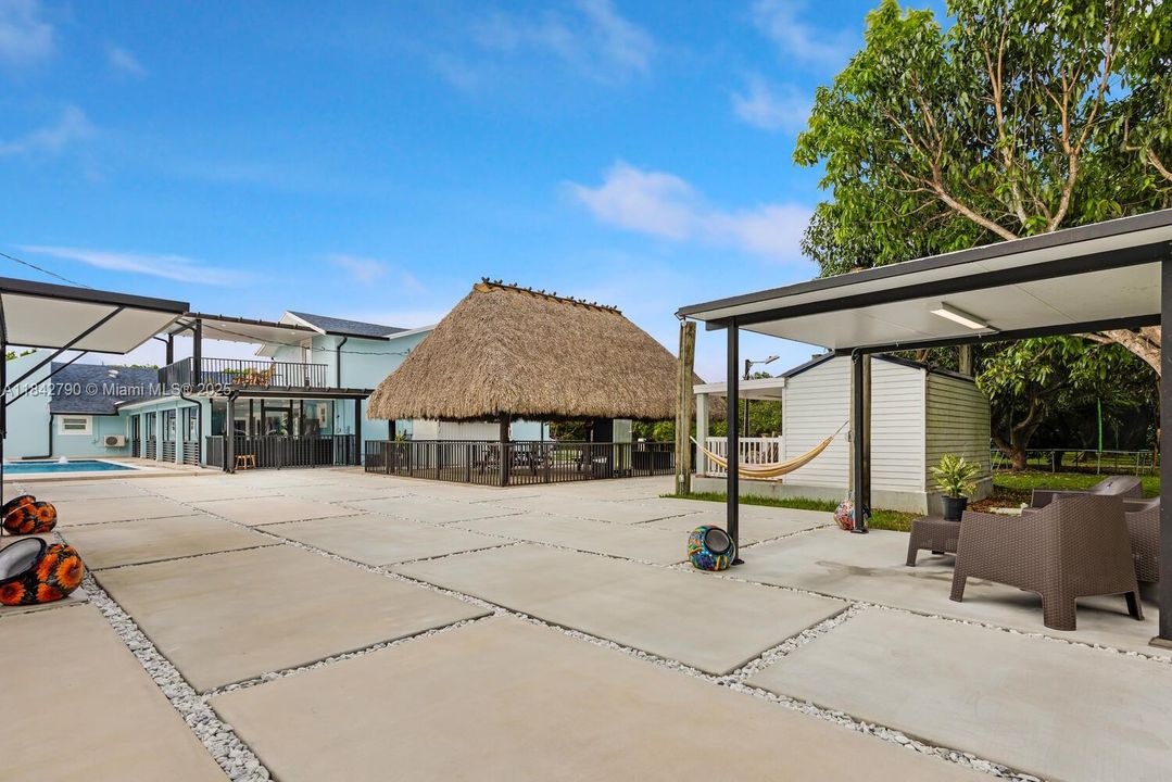 最近售出: $4,550,000 (7 贝兹, 4 浴室, 3079 平方英尺)