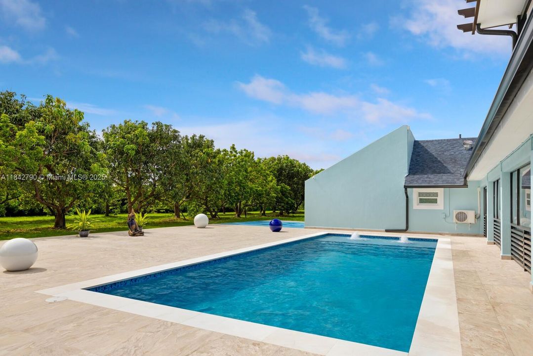 最近售出: $4,550,000 (7 贝兹, 4 浴室, 3079 平方英尺)