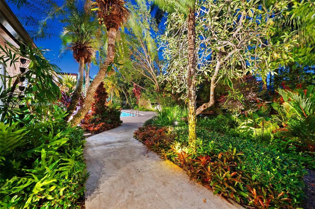 Active With Contract: $1,175,000 (4 beds, 3 baths, 2636 Square Feet)