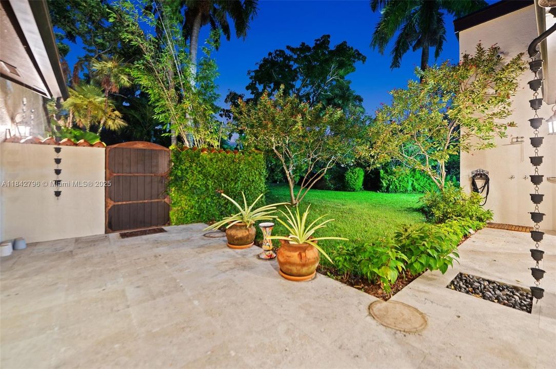 Active With Contract: $1,175,000 (4 beds, 3 baths, 2636 Square Feet)