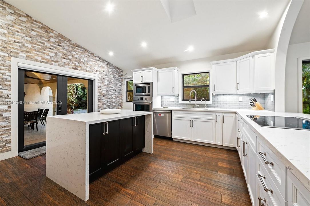 Active With Contract: $1,175,000 (4 beds, 3 baths, 2636 Square Feet)