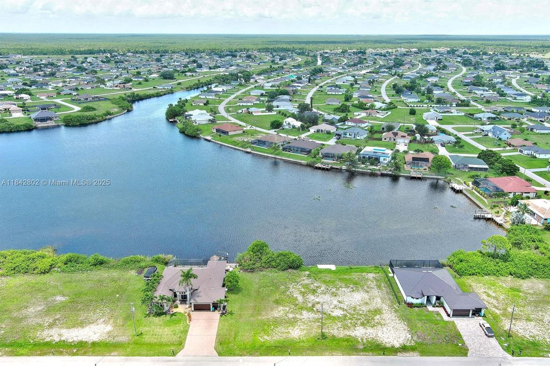 На продажу: $105,000 (0.23 acres)