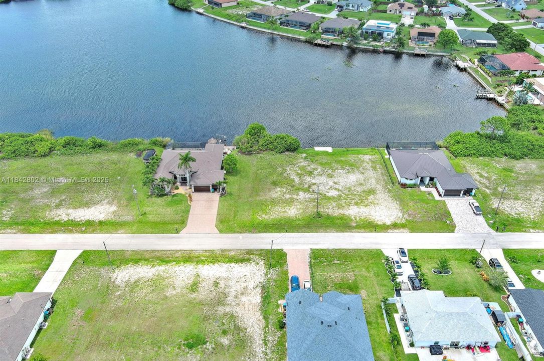 На продажу: $105,000 (0.23 acres)