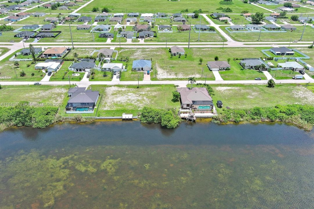 На продажу: $105,000 (0.23 acres)