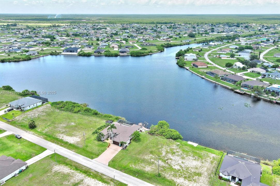 На продажу: $105,000 (0.23 acres)