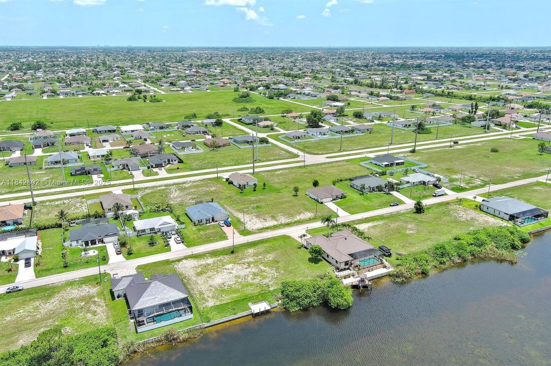 На продажу: $105,000 (0.23 acres)