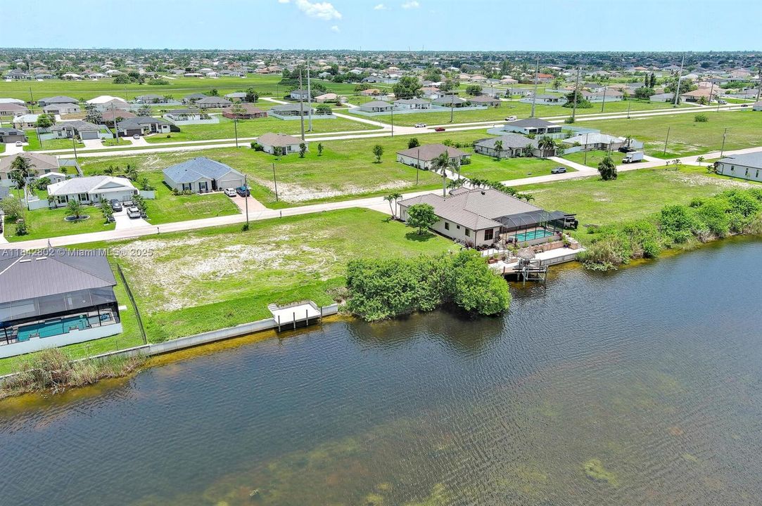 На продажу: $105,000 (0.23 acres)