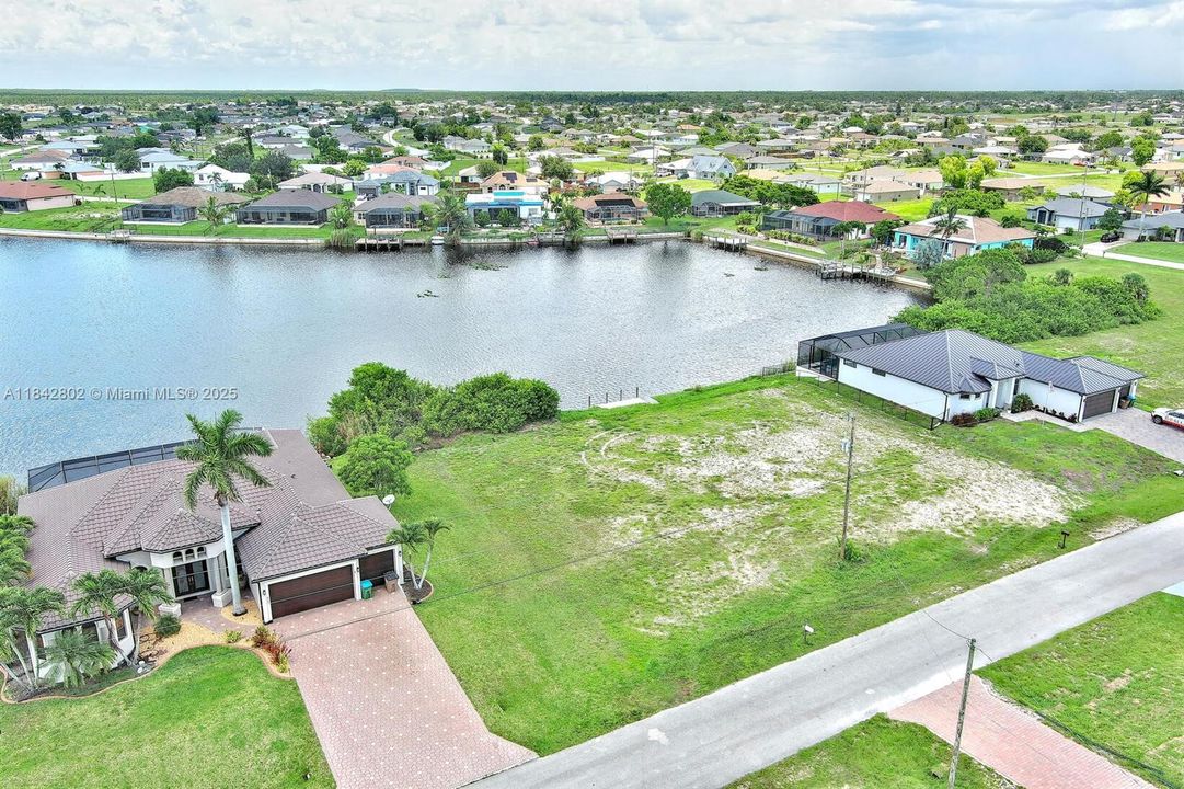 На продажу: $105,000 (0.23 acres)