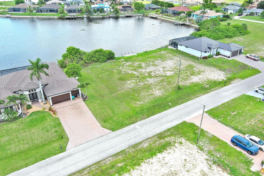 На продажу: $105,000 (0.23 acres)