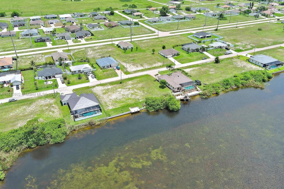 На продажу: $105,000 (0.23 acres)