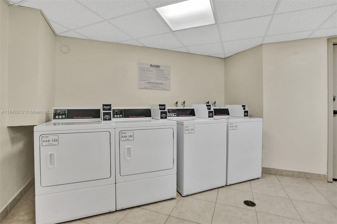 Active With Contract: $94,900 (1 beds, 1 baths, 870 Square Feet)