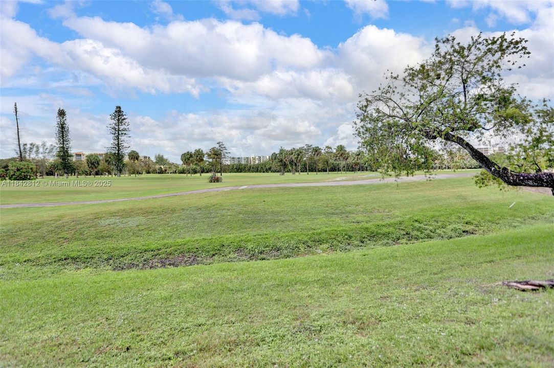 Active With Contract: $94,900 (1 beds, 1 baths, 870 Square Feet)